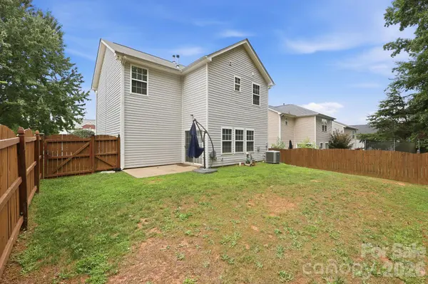 6207 Blue Ash LN, Charlotte, NC 28215