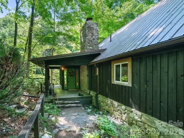 552 N Fork RD, Burnsville, NC 28714