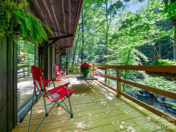 552 N Fork RD, Burnsville, NC 28714