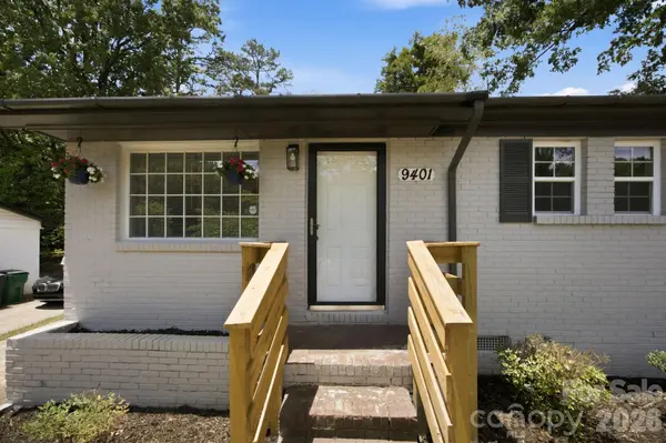 9401 Feldbank DR, Charlotte, NC 28216