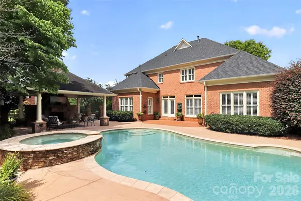 6907 Meadow Run LN, Charlotte, NC 28277