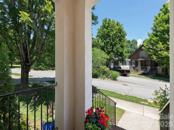 21 Dayflower DR, Asheville, NC 28803