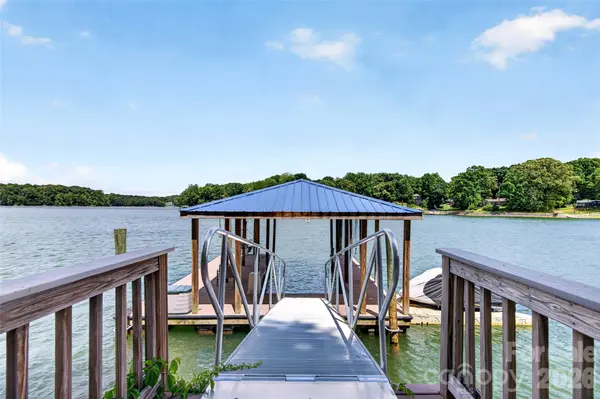 1390 Langdon RD, Sherrills Ford, NC 28673