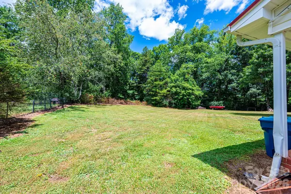 5424 Glenview DR, Hickory, NC 28602