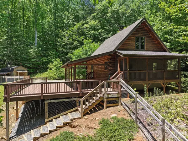 89 Apgar RD, Candler, NC 28715