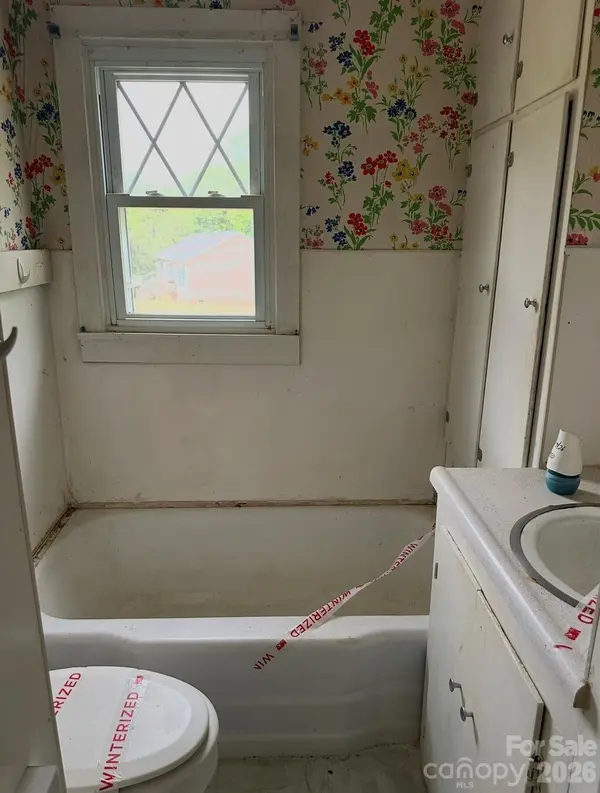 142 Reeves LN, Elkin, NC 28621