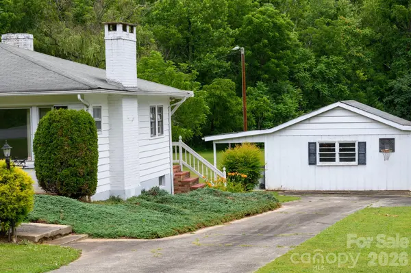 940 Meadowlane DR NW, Lenoir, NC 28645