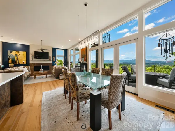 220 Riverview DR, Asheville, NC 28806
