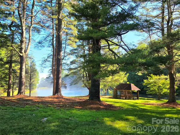 111 W Kindy Forest DR, Hendersonville, NC 28739