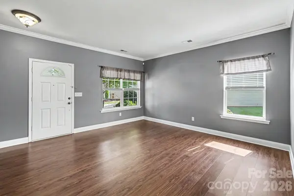 10327 Barrands LN, Charlotte, NC 28278
