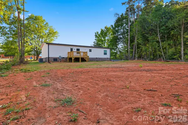4425 Old US 421 HWY W, Yadkinville, NC 27055