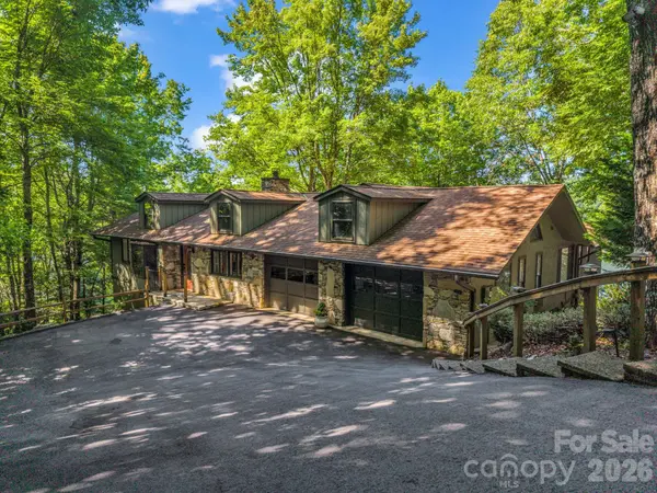 242 Wahuhu CT, Brevard, NC 28712
