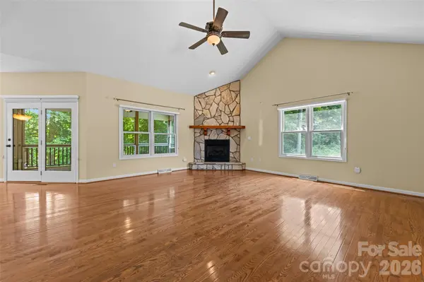 435 Stepping Stone LN, Waynesville, NC 28786