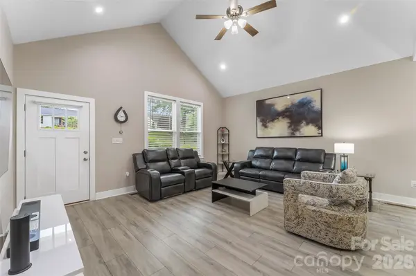 1640 Farmington Hills DR, Conover, NC 28613