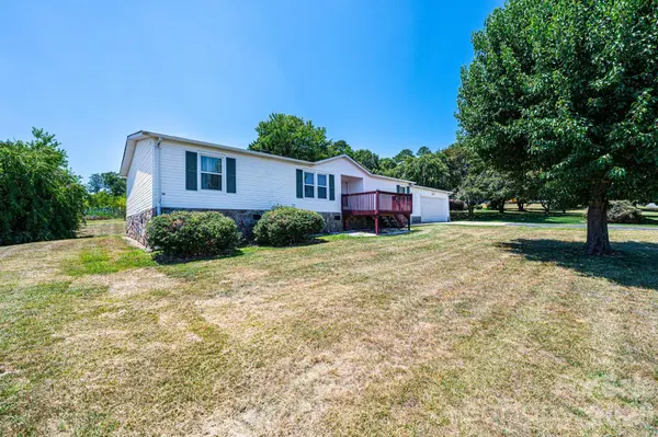 3825 Berry Creek CIR, Granite Falls, NC 28630