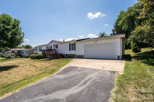 3825 Berry Creek CIR, Granite Falls, NC 28630