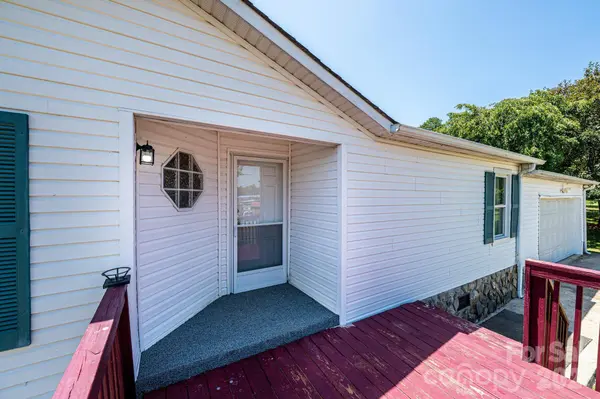 3825 Berry Creek CIR, Granite Falls, NC 28630