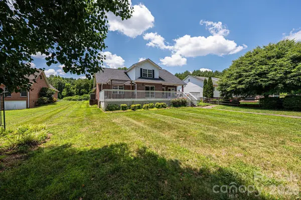 1857 Hidden Pointe DR, Hickory, NC 28601