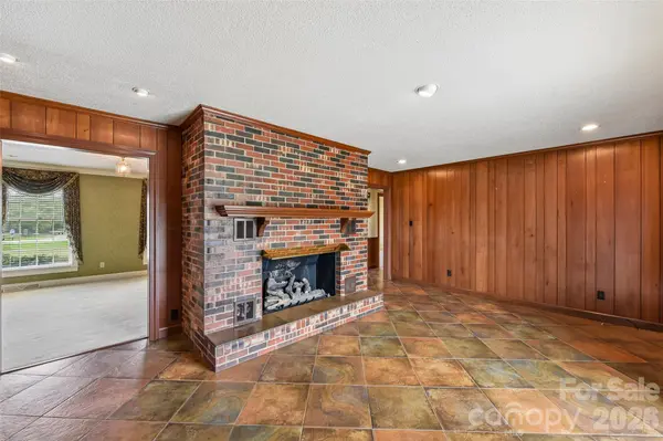 404 N Greenbriar RD, Statesville, NC 28625