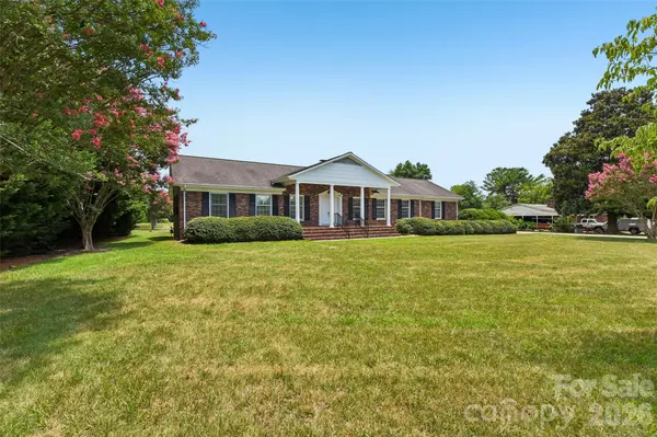 404 N Greenbriar RD, Statesville, NC 28625