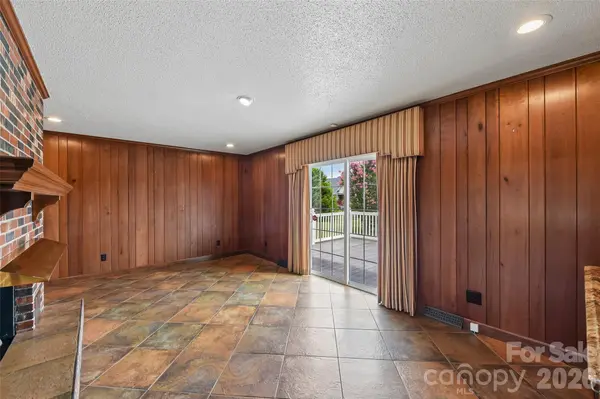 404 N Greenbriar RD, Statesville, NC 28625