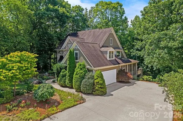 105 Welwyn LN, Asheville, NC 28805