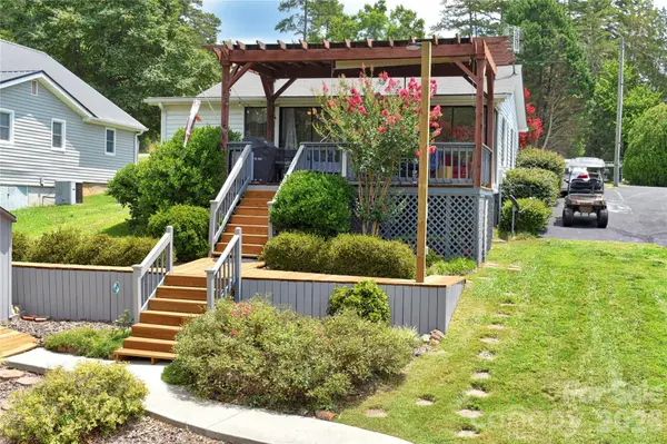 260 Pirates CV, Badin Lake, NC 28127