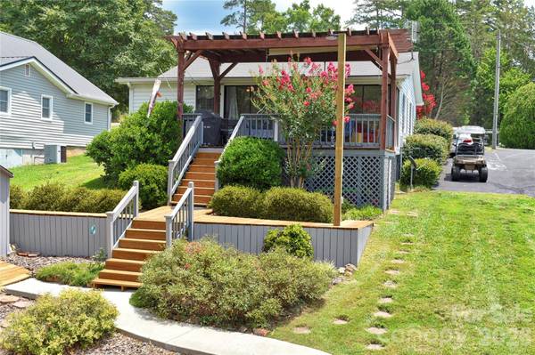 260 Pirates CV, Badin Lake, NC 28127
