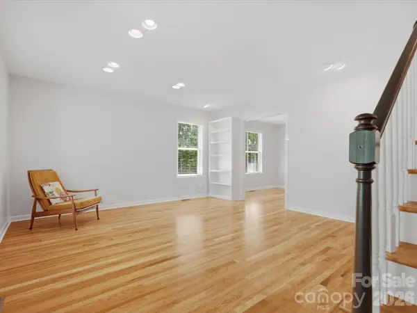 419 Whitefriars LN, Matthews, NC 28105