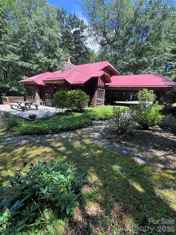 349 Tanglewood Cemetery RD, Linville, NC 28646