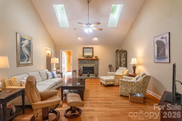 30 Brookside DR, Columbus, NC 28722