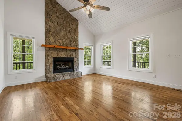 40 Brierfield DR, Candler, NC 28715