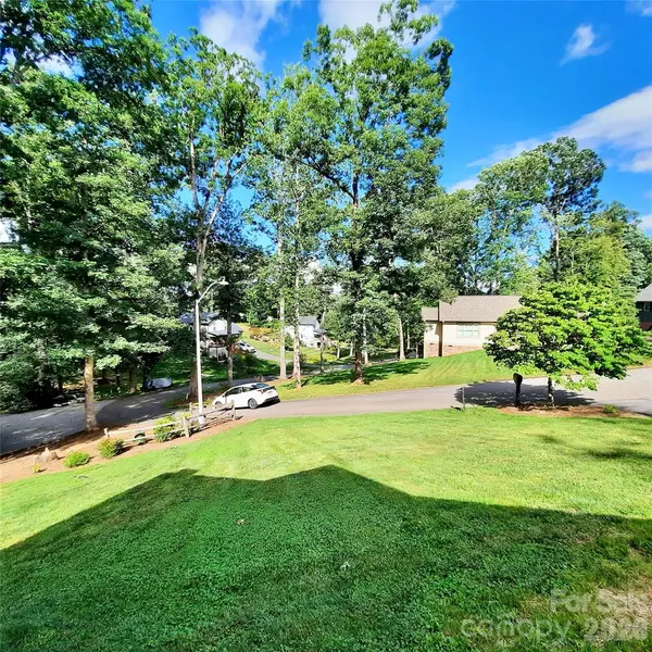 40 Brierfield DR, Candler, NC 28715