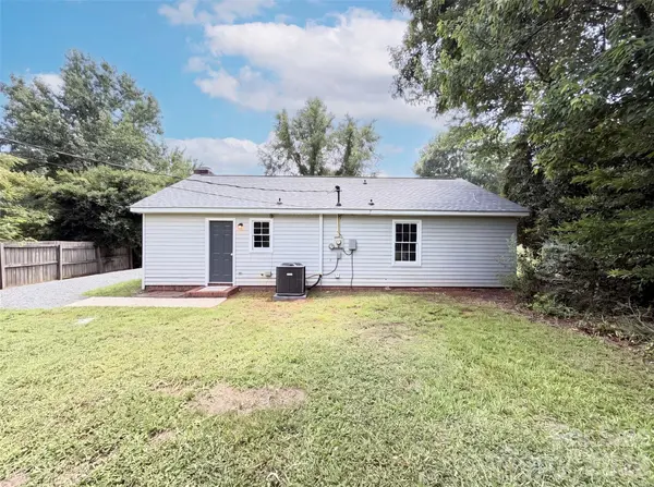 6912 Fieldlark LN, Charlotte, NC 28227
