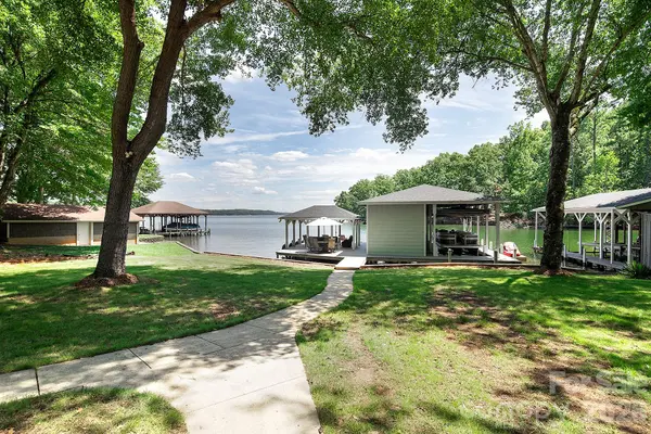 136 Lakeland CIR #13, Mount Gilead, NC 27306