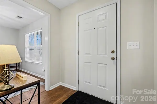 6323 Pine Hollow DR, Charlotte, NC 28212