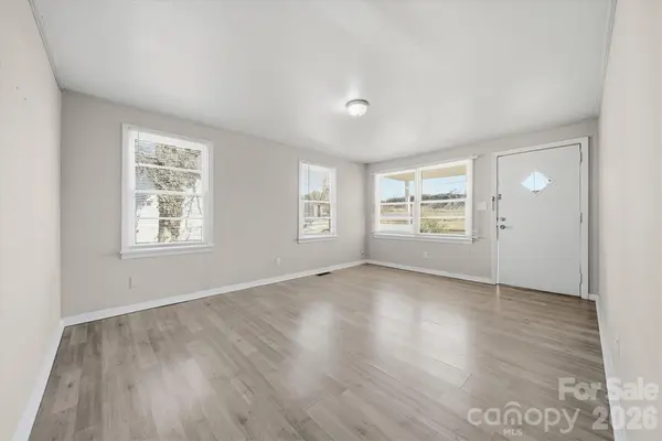 1512 N Deal AVE, Newton, NC 28658