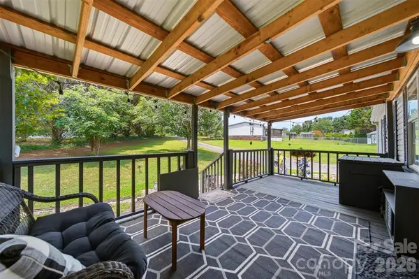 3627 Beachtree DR, Hudson, NC 28638