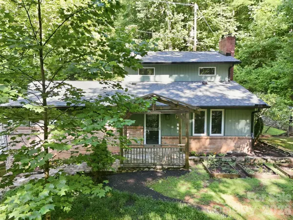 222 Morgan Cove RD, Candler, NC 28715