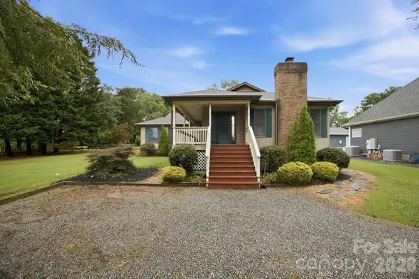 20118 Rainbow CIR,  Cornelius,  NC 28031
