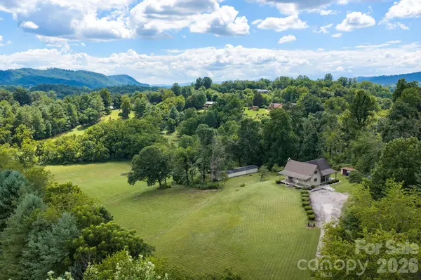 82 Sharon RD, Fairview, NC 28730