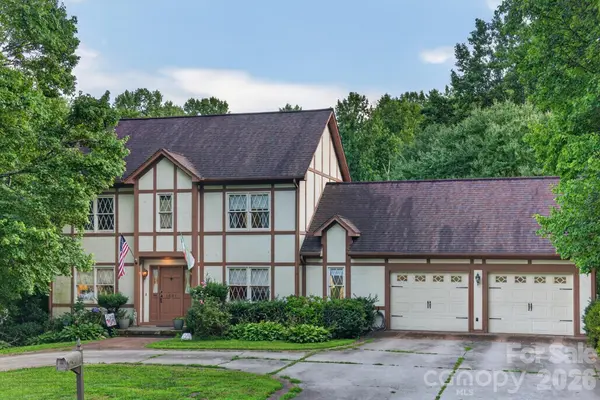 1001 Plantation DR NE, Lenoir, NC 28645