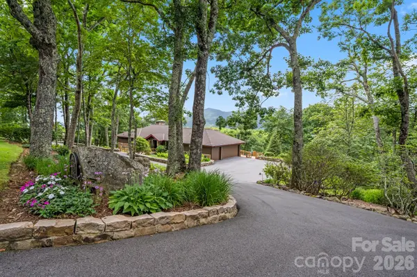 815 Crest TRL, Linville, NC 28646