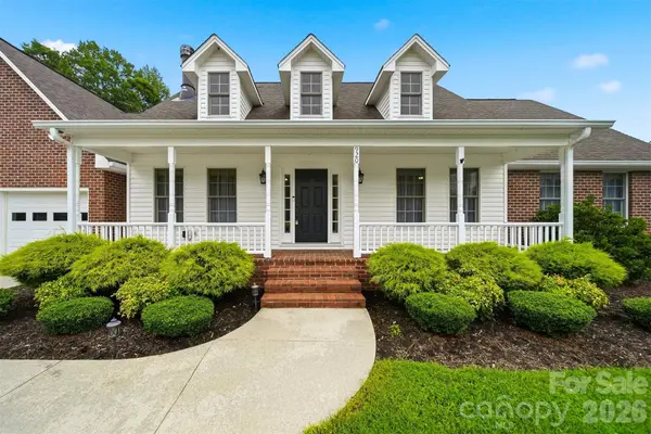 920 Barrington DR NE, Lenoir, NC 28645