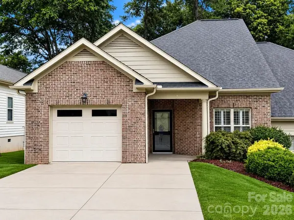 7 Shady Hollow LN,  Greer,  SC 29651
