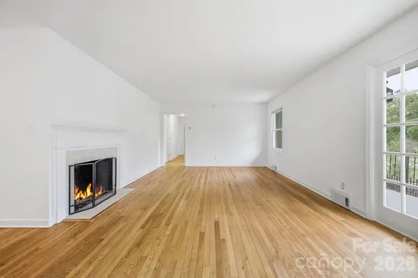 216 Lyndale RD, Hendersonville, NC 28739