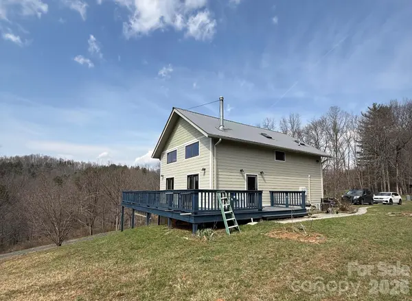 26 Nora LN,  Bakersville,  NC 28705