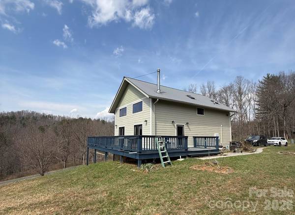 26 Nora LN, Bakersville, NC 28705