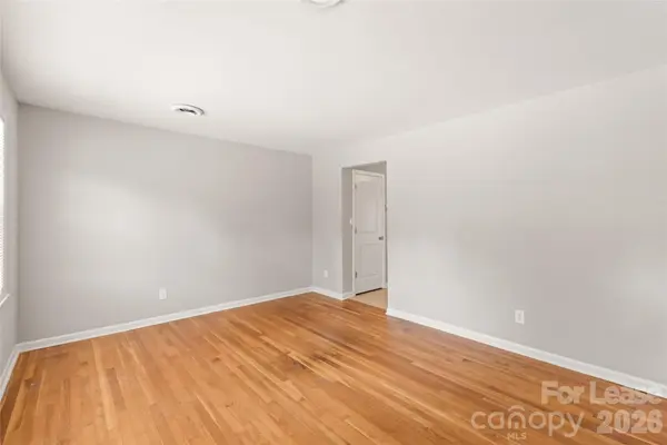 5054 Curtiswood DR, Charlotte, NC 28213
