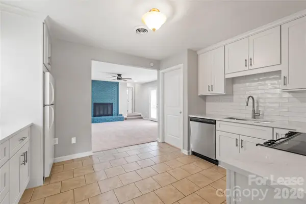 5054 Curtiswood DR, Charlotte, NC 28213